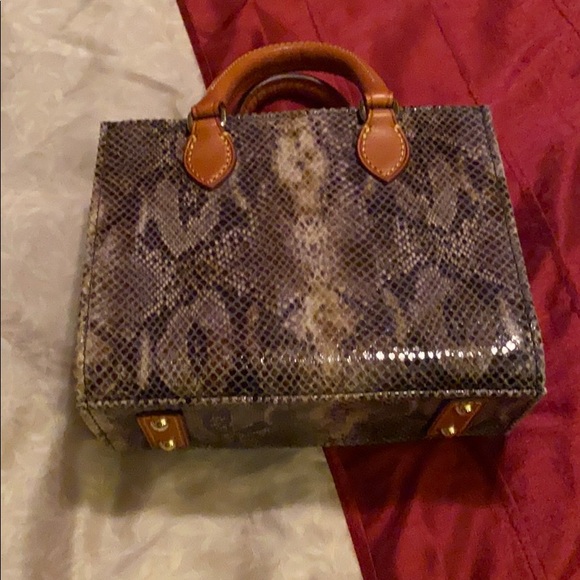 Dooney & Bourke crossbody - Picture 2 of 15